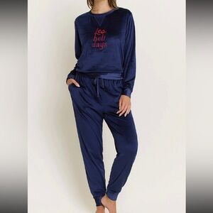 New w tags. Honeydew Christmas pajamas. Loungewear. Velour. Les Holidays